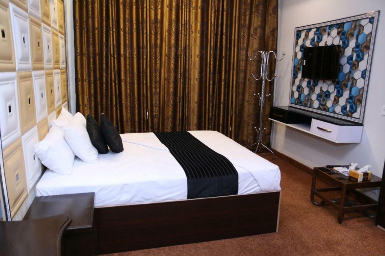 Gulberg Continental Hotel Лахор Экстерьер фото